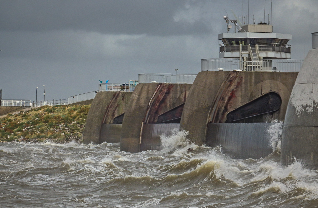 Hochwasser am Eidersperrwerk