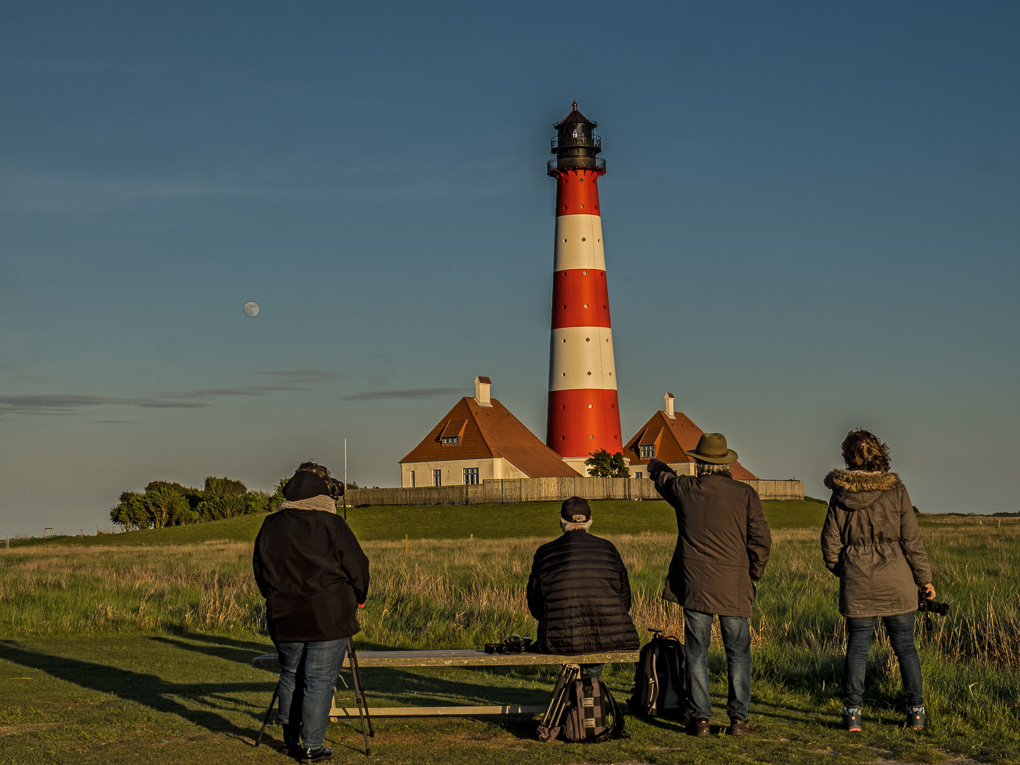 Vollmond-Aufgang am Leuchtturm Westerhever